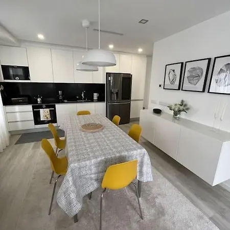 Modern 1 Bedroom Center Daire *