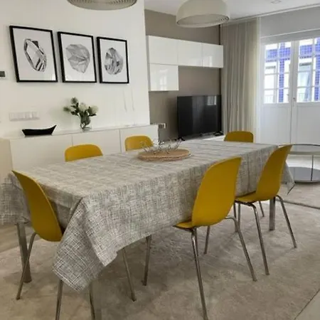 Modern 1 Bedroom Center Daire