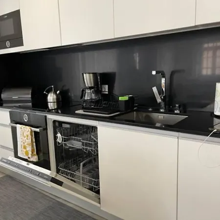 Modern 1 Bedroom Center Appartement *