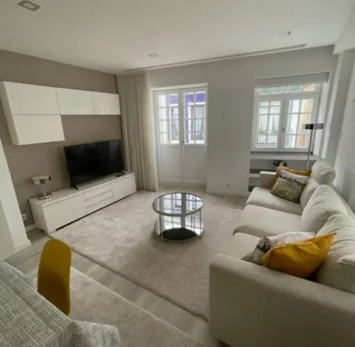 Apartment Modern 1 Bedroom Center